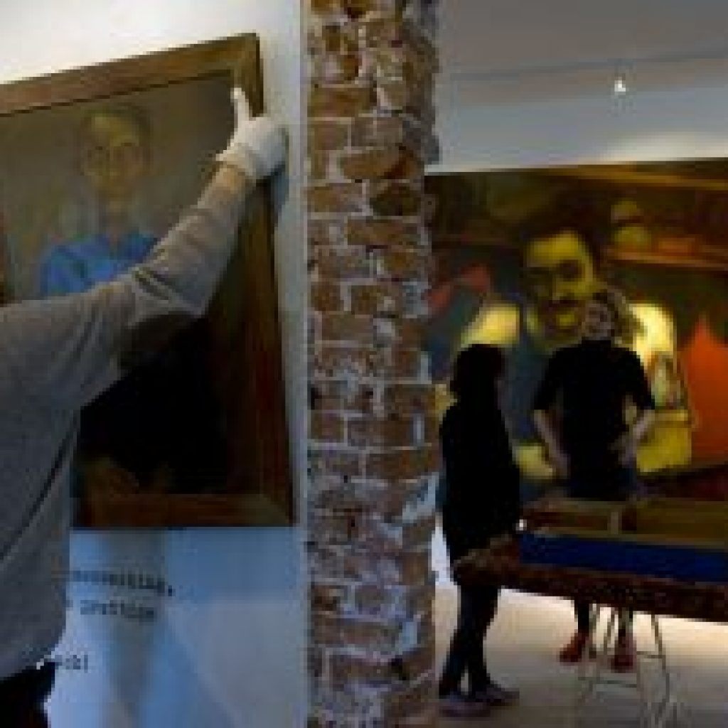 In het ‘expositiefeuilleton’ toont het Verhalenhuis Belvedere de persoonlijke verhalen van Rotterdammers in combinatie met werken uit de rijkscollectie van Dolf Henkes. [...]